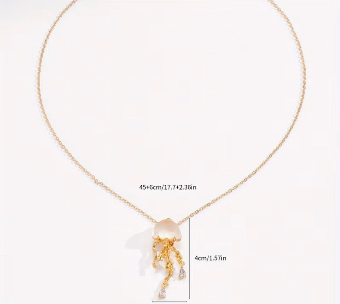 Elegant Gold Jellyfish Pendant Necklace – Ocean-Inspired Statement Jewelry