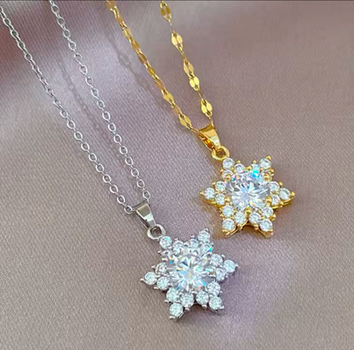 Luxury Golden Stainless Steel Lips Chain Star Pendant Necklace – Trendy Charm Jewelry for Women