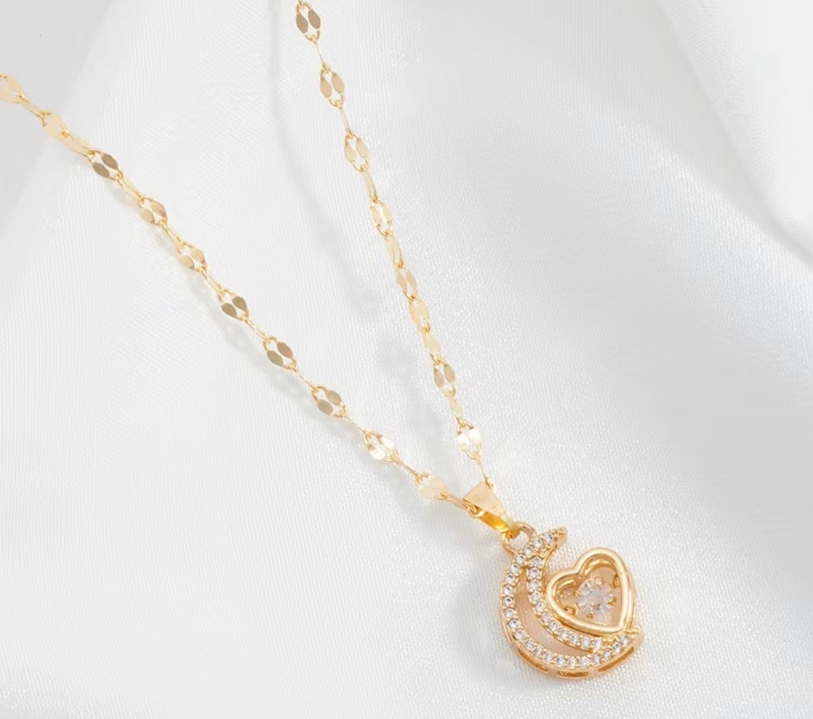 Elegant Gold Heart Pendant Necklace – Dainty Crystal Charm Necklace for Women
