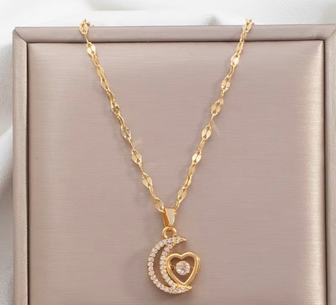 Elegant Gold Heart Pendant Necklace – Dainty Crystal Charm Necklace for Women