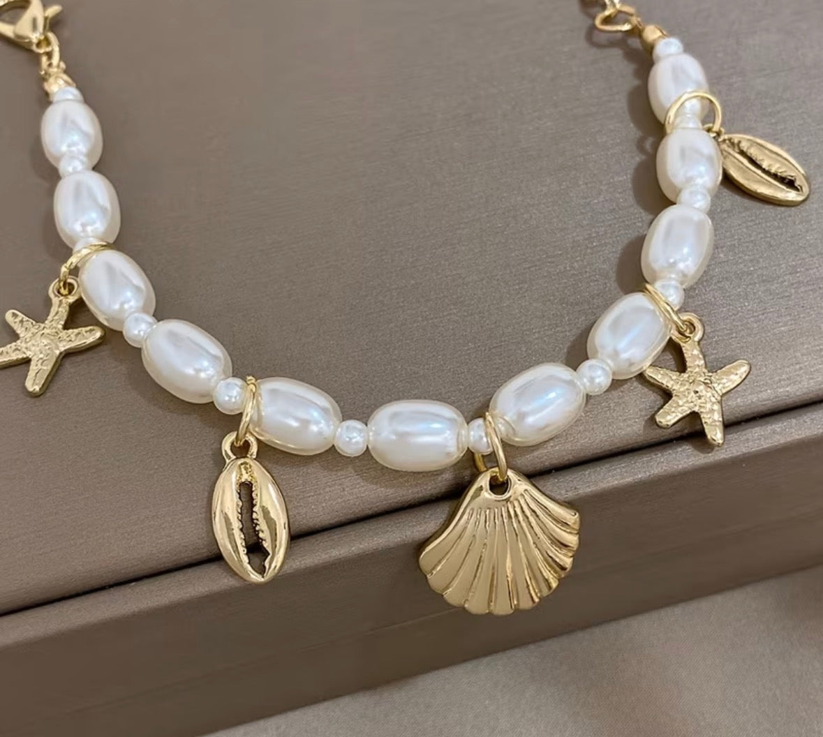 Ocean Charm Pearl Bracelet – Gold Shell & Starfish Design