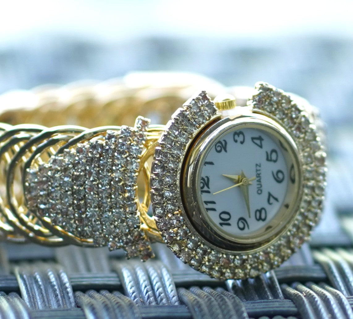 Fashionable & Versatile Women’s Light Luxury Diamond Inlaid Quartz Bracelet Watch