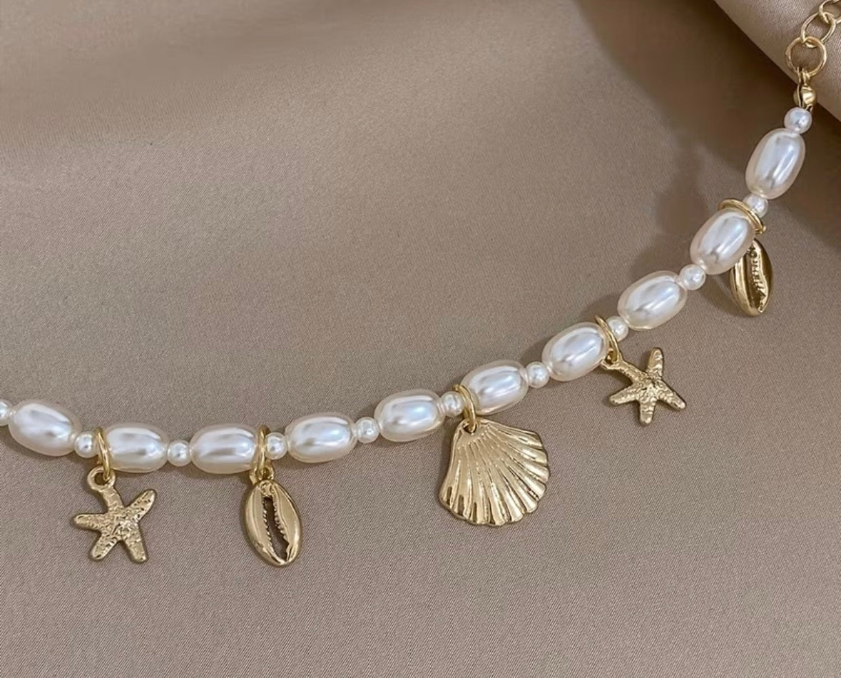 Ocean Charm Pearl Bracelet – Gold Shell & Starfish Design