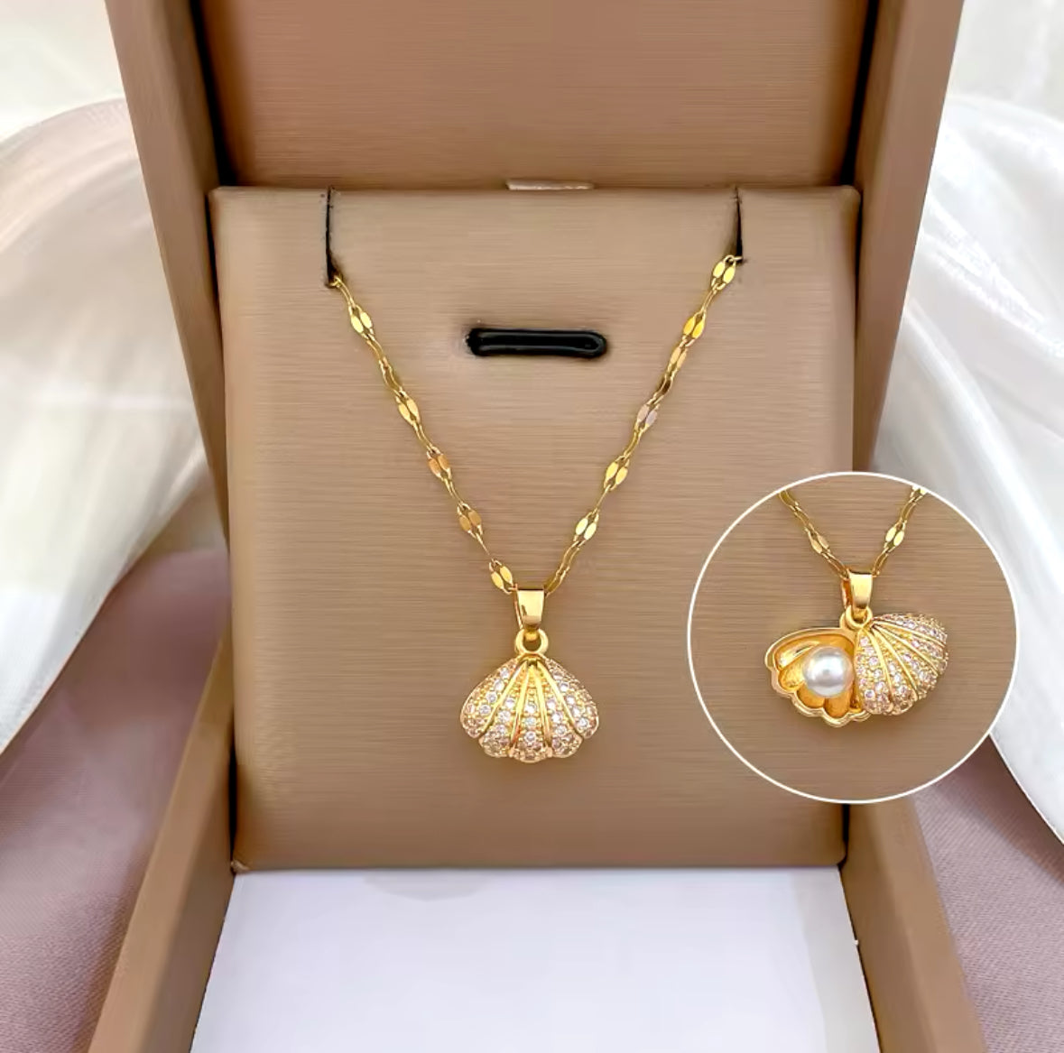 Exquisite Zircon Shell Pearl Pendant Necklace - Gold Clavicle Chain